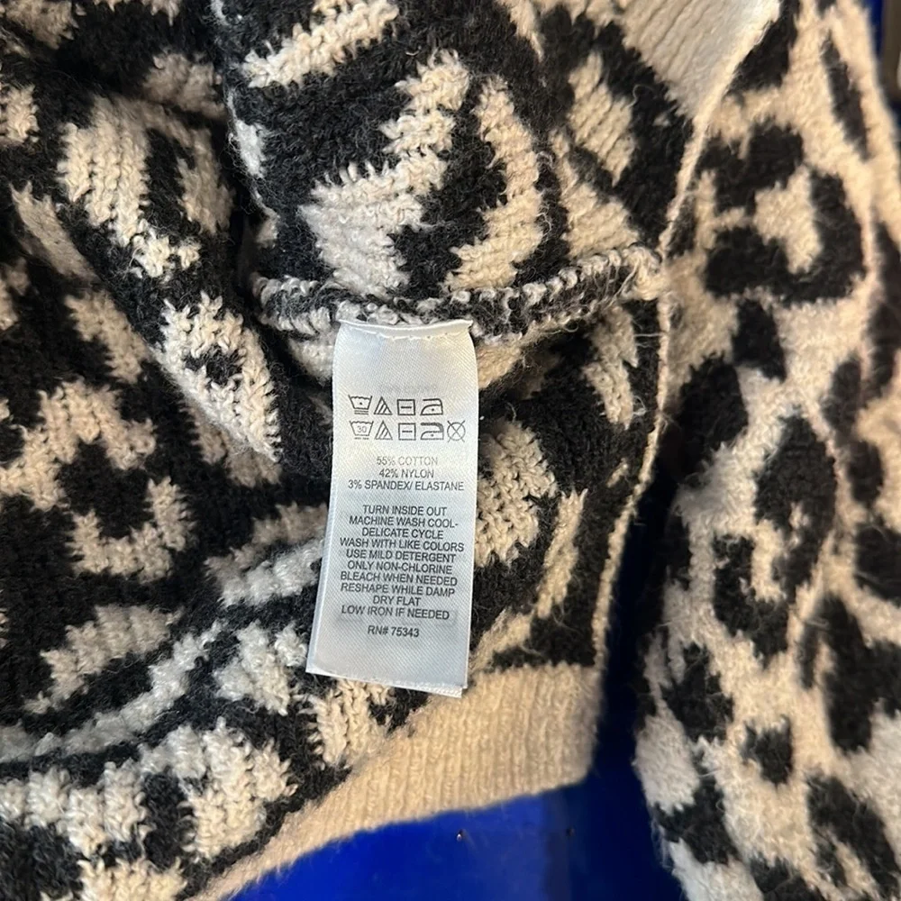 Yes Lola sweater size medium women’s